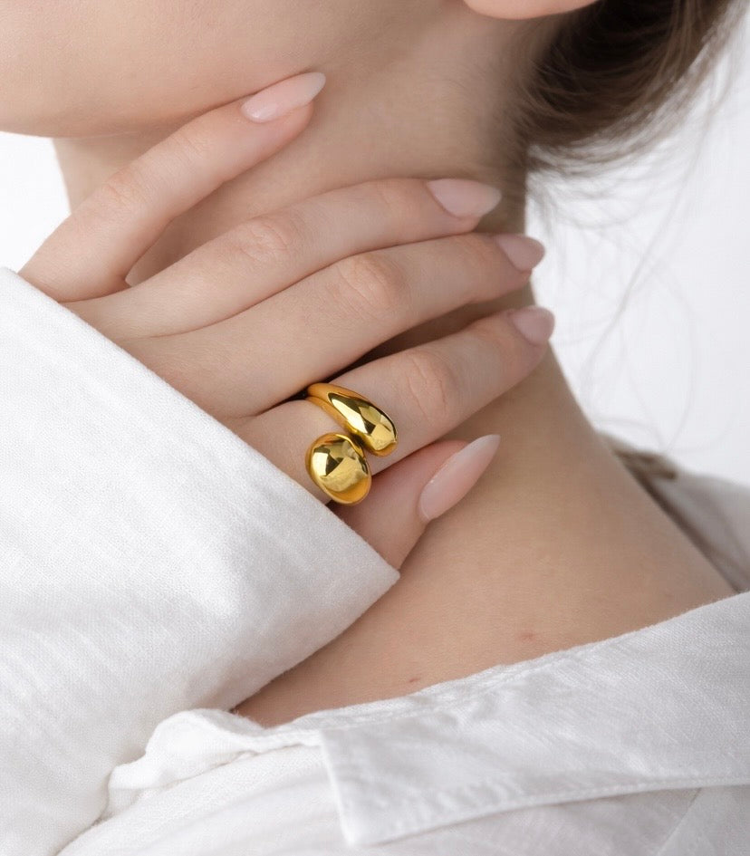 ALORA teardrop-ring